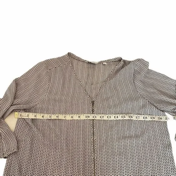 REITMANS Black&White Printed Zipper Loose Fit Top - Picture 8 of 8